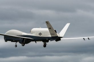sua isi intaresc prezenta pe una din insulele japoniei cu drone de supraveghere de la mare altitudine 67f4fd08d180b