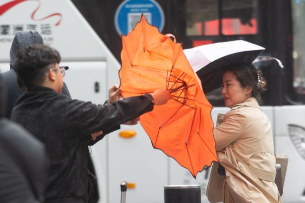 sute de zboruri anulate in china din cauza vremii extreme vantul atinge viteze record autoritatile au emis alerte pentru populatie 67fa837c21c40