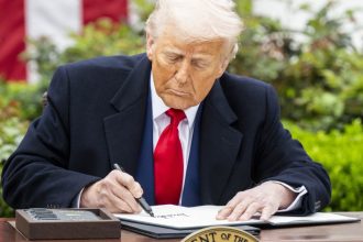 tarifele lui trump reprezinta cea mai mare schimbare a comertului mondial din ultimii 100 de ani depinde cum va reactiona restul lumii 67ee49654cf0d