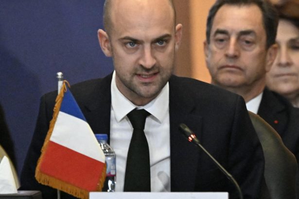 tensiuni intre paris si alger dupa expulzarea a 12 diplomati francezi barrot vom raspunde cu cea mai mare fermitate 67fe1207749cd