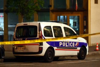 trei tineri suspectati de pregatirea unor atentate sinucigase in franta au fost arestati ce au gasit anchetatorii la perchezitii 67f38156abf52