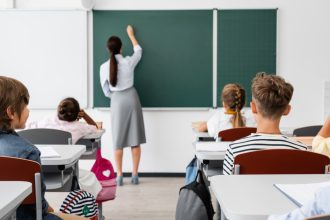 ultimele zile de cursuri inainte de paste incepe vacanta de primavara 2025 de cand se intorc elevii la scoala 67fc9d99f1b1d