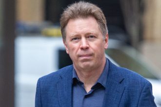 un aliat al lui putin fost guvernator al sevastopolului condamnat la inchisoare in uk pentru incalcarea sanctiunilor impuse rusiei 67f97016cb489