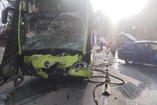 un autoturism si un autocar s au ciocnit in sinaia masina fiind cuprinsa de flacari a fost chemat un elicopter smurd 67f15745ccdc9