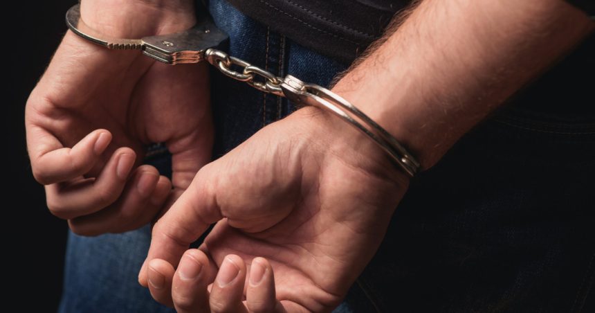 un barbat din judetul cluj arestat dupa ce a pretins ca e functionar la banca apoi politist si a obtinut in total 55 000 lei 6802392627e16