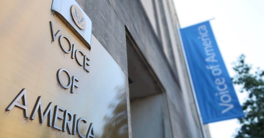 un judecator a decis ca angajatii de la vocea americii se pot intoarce la munca 6808dafb09cca