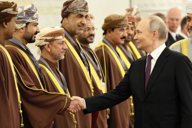 un oficial strain care l a vizitat pe putin a vrut sa intre cu un pumnal la kremlin 6808a7695251e