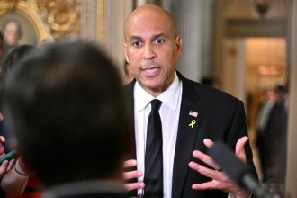 un senator democrat l a criticat pe trump timp de 25 de ore intr un discurs record in senatul sua 67ecfc94d95f5