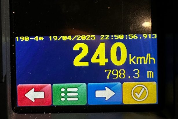 un sofer de 22 de ani a fost prins conducand cu 240 de km h amenda uriasa pe care a primit o 6804e4b08dfd9