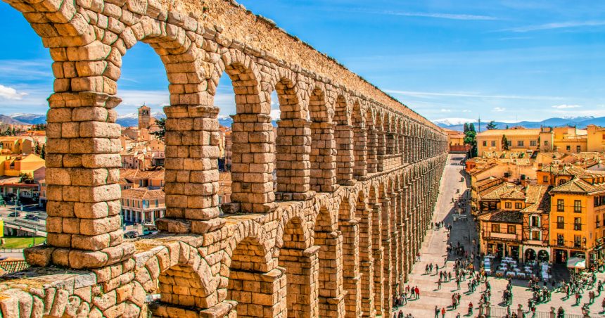 un turist a murit in spania dupa ce a cazut de pe o terasa cu vedere spre un celebru apeduct roman 67fbf37338a97