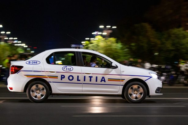 urmarire ca n filme pe strazile din galati tanar fara permis prins dupa 2 km de fuga a intrat cu masina intr o movila de pamant 68041f7b5156e
