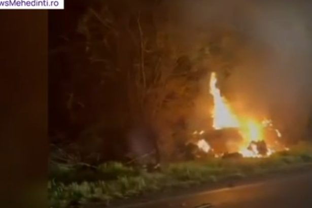 video accident grav in mehedinti soldat cu moartea unei tinere soferul a facut o depasire periculoasa si a intrat intr un tir 6801fd6275e38