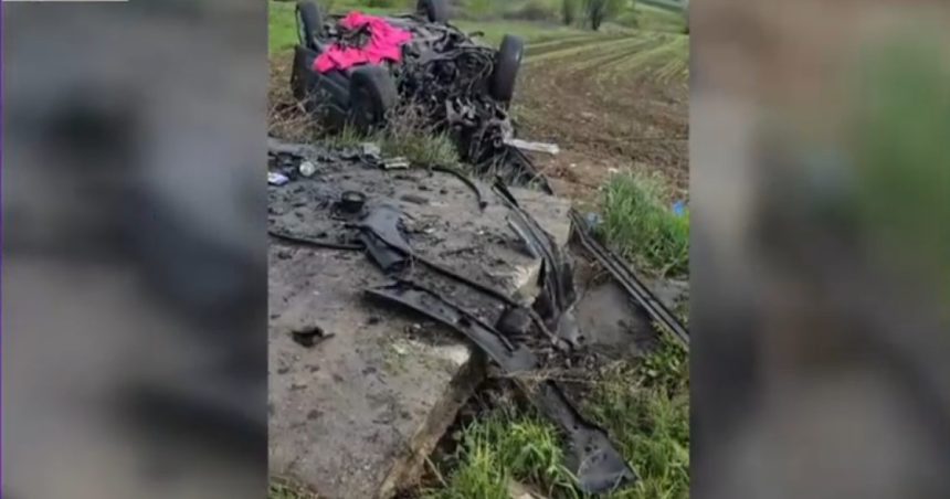 video accident grav in mehedinti trei oameni au fost raniti dupa ce masina in care se aflau a lovit un cap de pod si s a rasturnat 6803978a58e2b