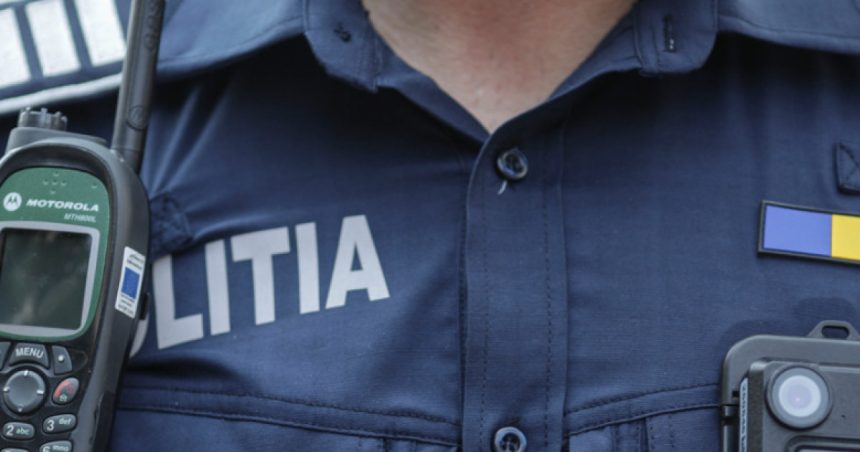 video barbat din capitala inselat si batut de doi straini care s au dat drept politisti si angajati ai unei banci escrocii au fost arestati 67f3b2c9f1a9c