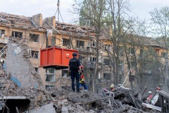 video cel putin noua morti si 63 de raniti in urma unui atac masiv asupra kievului printre victime sunt si copii 6809d23d391b5