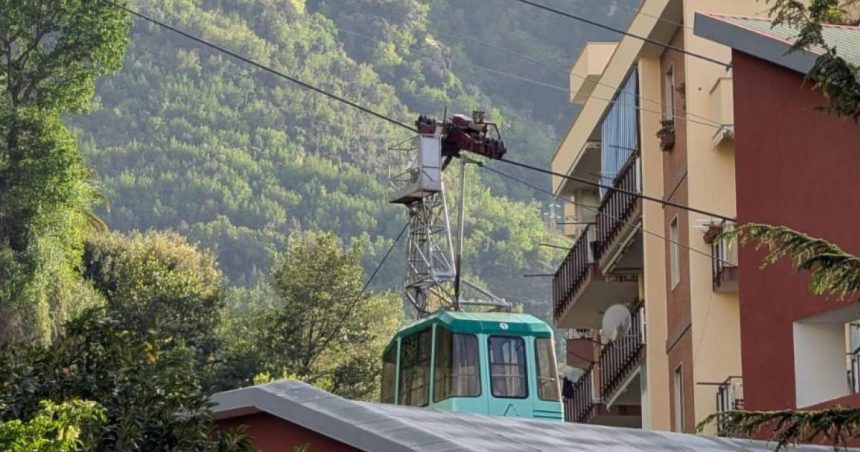 video cel putin patru persoane au murit dupa ce o telecabina s a prabusit in italia 68015593d3eff