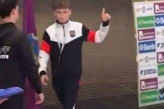 video fara fotografii cu teroristii moment viral cu un karateka ucrainean de 13 ani care a refuzat sa se urce pe podium alaturi de un rus 67f79a2be881c
