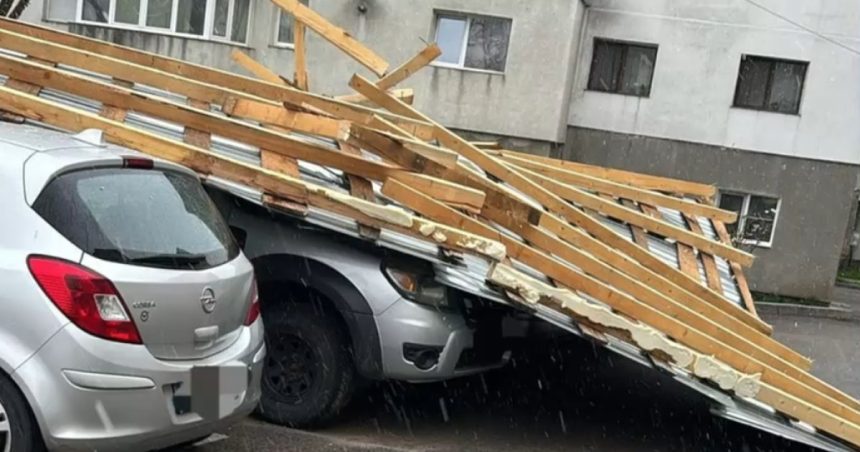 video furtuna puternica in bacau neamt si iasi acoperisuri smulse de vant copaci cazuti peste masini 67f7c23eb3471
