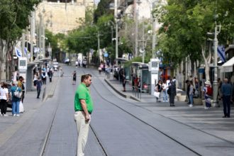 video moment emotionant in israel zece minute de reculegere nationala in memoria victimelor holocaustului 680a011c7988b