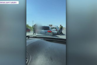 video momentul in care un sofer beat si fara permis loveste o masina de politie in bucuresti si este incatusat 68055be328c1d