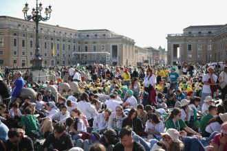 video prima slujba de duminica fara papa francisc cum arata piata sfantul petru la o zi dupa inmormantarea suveranului pontif 680df923d06df