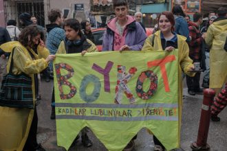 video turcia 11 persoane retinute pentru apeluri la boicot dupa arestarea primarului din istanbul 67ee771957cfc