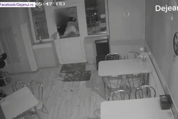 video un barbat a incercat sa jefuiasca o sala de pariuri din cluj a spart geamul si a intrat in local dar s a speriat de alarma si a fugit 67f4decb4da1d