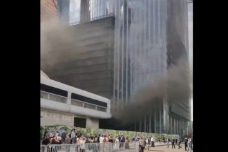 video un incendiu a avut loc in parcarea unui mall din moscova au intervenit serviciile de urgenta 68090d5ced1db