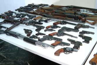 videofoto arsenalul lui horatiu potra prezentat de politia romana ce arme au ridicat anchetatorii in urma perchezitiilor 67efe74d1d8bc