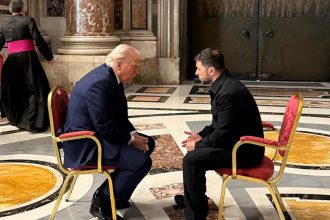 videofoto culisele intalnirii extraordinare de la vatican dintre donald trump si volodimir zelenski pentru cine era de fapt al treilea scaun 680f5e8fe3058