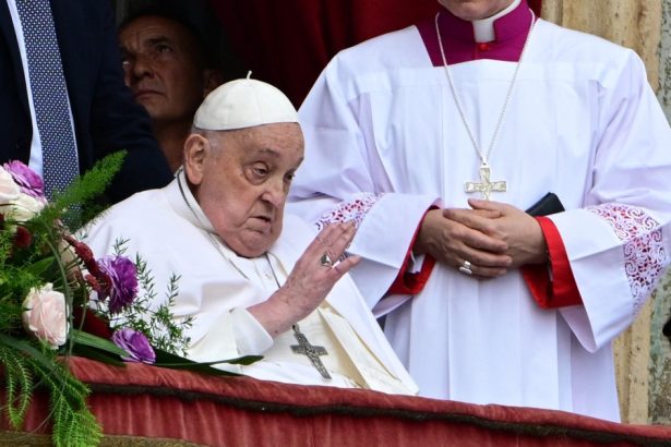 videofoto papa francisc a aparut in piata sfantul petru si a transmis o urare de paste de dimineata s a vazut cu vicepresedintele sua jd vance 6804ec52c0f49