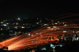 videofoto razboiul rachetelor de paste o traditie din epoca otomana pe insula greceasca chios 6804b9ef3ed5b