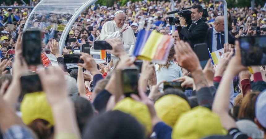 videofoto vizita papei francisc in romania el a calatorit la blaj sumuleu ciuc si iasi 68061ae839bb4