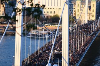 viktor orban vrea o lege care sa i impiedice pe protestatari sa blocheze podurile din ungaria 67eff19e0777c