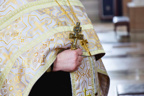 vinerea mare 2025 care este cel mai insemnat ritual pe care credinciosii il respecta in ziua rastignirii mantuitorului 6801f8b3146a7