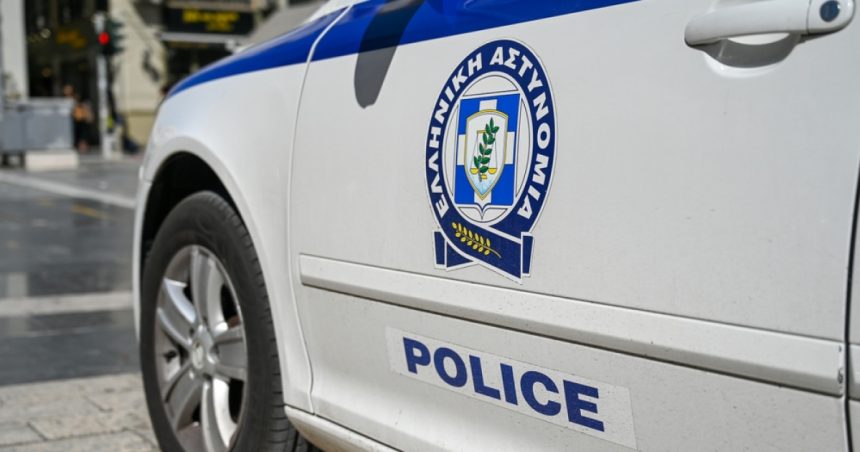 violente in atena 70 de persoane au fost arestate dupa ce au atacat o sectie de politie 67fb82f35b9d6