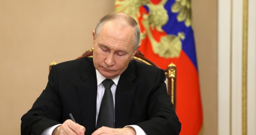 vladimir putin vrea cenzura absoluta in rusia ce legi a promulgat liderul de la kremlin 680762cccef06