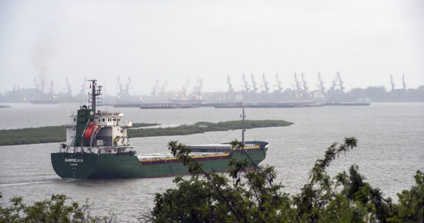 accident naval pe dunare noua persoane au scapat cu viata dupa ce au fost rasturnate din barca 683329acd1893