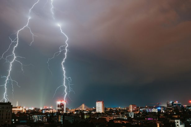 alerta meteo cod galben de furtuni in sud averse torentiale in toata tara anm anunta ninsori si o racire brusca a vremii in weekend 681c6bcbef16c