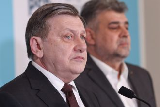 analiza eliminarea lui crin antonescu a doua lovitura pentru coalitie guvernul ciolacu lasat intr o pozitie mai fragila scrie bloomberg 68184038042b2