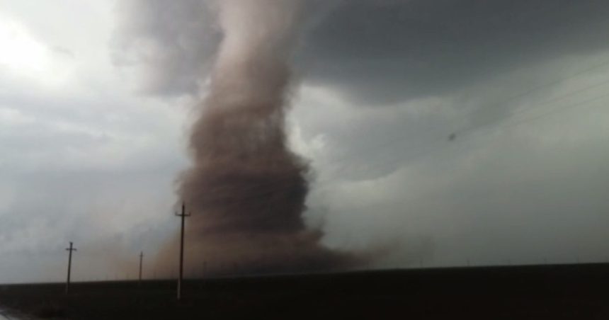 avertizare anm cod rosu de furtuna in doua judete posibil cu aspect de tornada 681ccf68d61e4