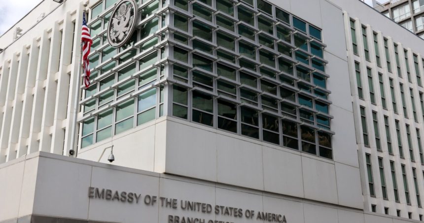 barbat arestat la new york dupa ce a incercat sa atace cu cocktailuri molotov ambasada sua din tel aviv 6833874214889
