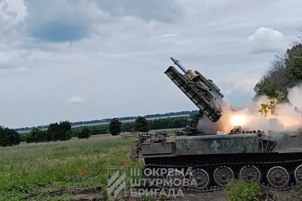 brigada a 3 a de asalt din ucraina prezinta un sistem hibrid de aparare aeriana rachete sovietice puse pe un vehicul american 6819a1e44a91f
