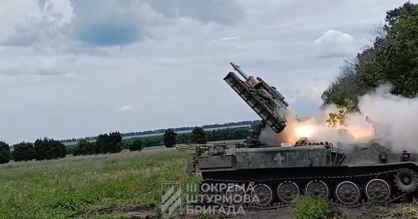 brigada a 3 a de asalt din ucraina prezinta un sistem hibrid de aparare aeriana rachete sovietice puse pe un vehicul american 6819a1e44a91f