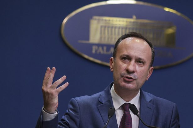 caciu il ataca pe bolojan care a dat vina pe psd si pnl pentru criza bugetara pare ca a pascut iarba la cotroceni in ultimele 3 luni 6824734416af1