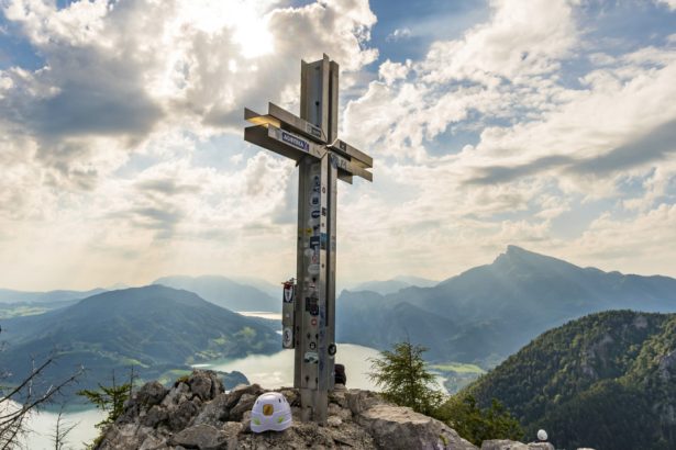 calcar din albesti la monumentul simbolic crucea europei amplasat pe varful alberfeldkogel din austria 682747428140b