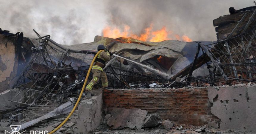 cel putin 3 morti si 11 raniti intr un atac rusesc cu racheta balistica asupra orasului ucrainean sumi 681a798581afc