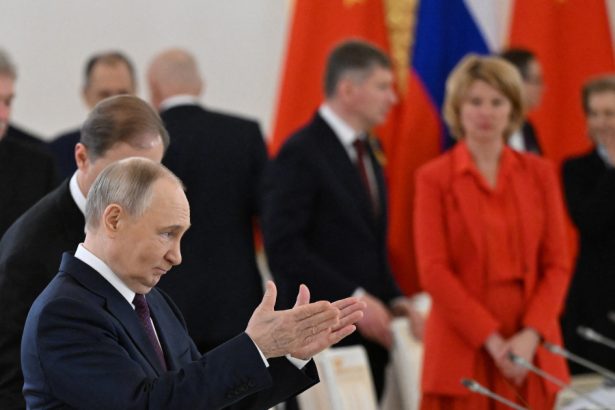 cinci europarlamentari merg la parada lui vladimir putin de ziua victoriei dorim ca armele din ucraina sa taca definitiv 681c96edbe916