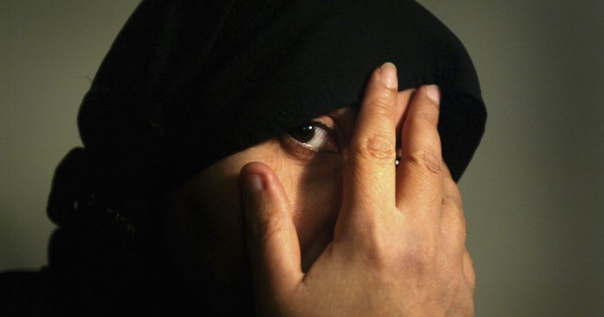 consiliul de securitate din iran suspenda aplicarea legii privind purtarea hijabului de catre femei cine a contestat legea 6833527776442