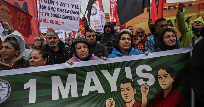 continua arestarile in istanbul peste 400 de persoane au fost retinute dupa ce au participat la marcarea zilei de 1 mai 68138c7e604da